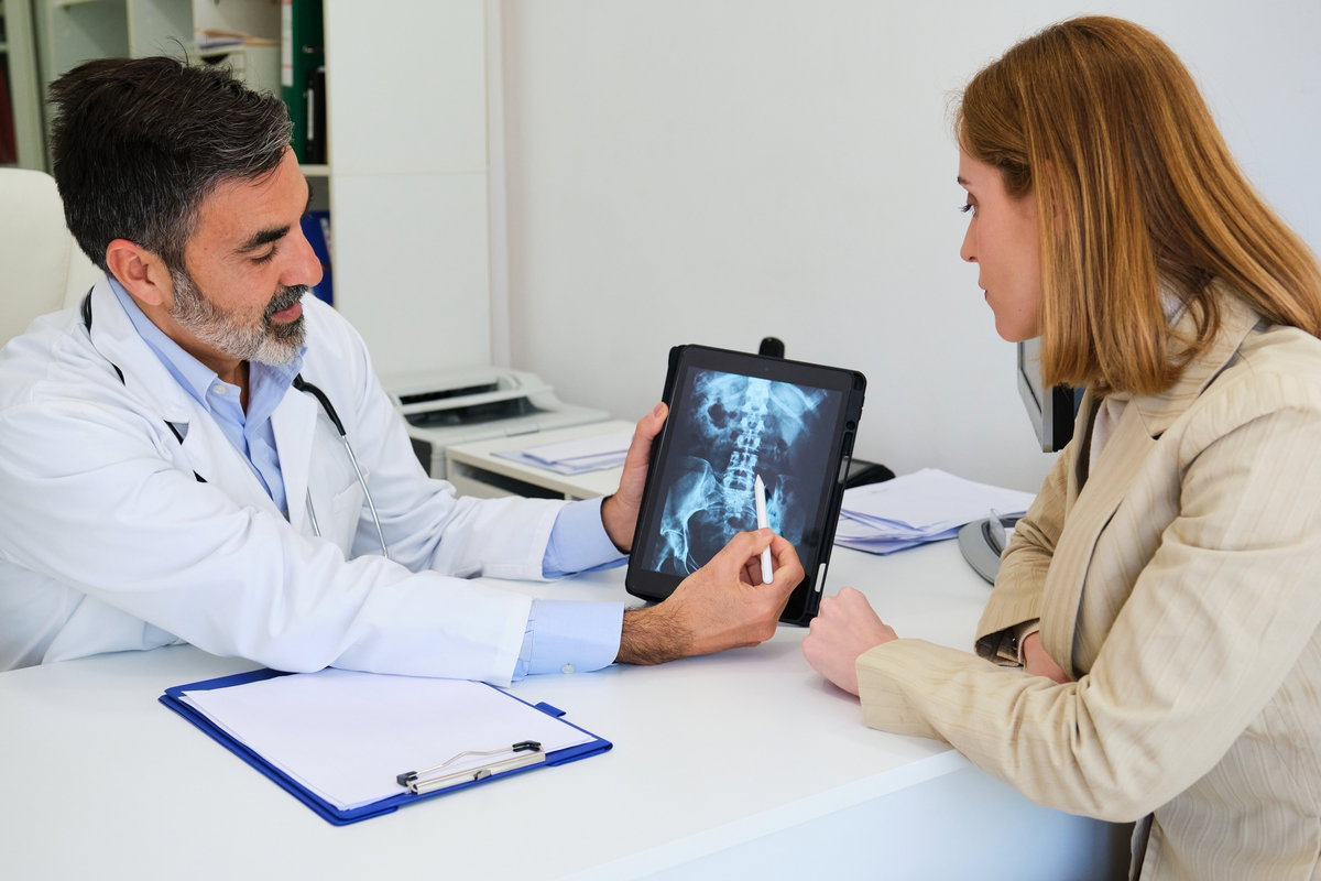 10 dicas para aliviar a dor na coluna (e quando ir ao médico)