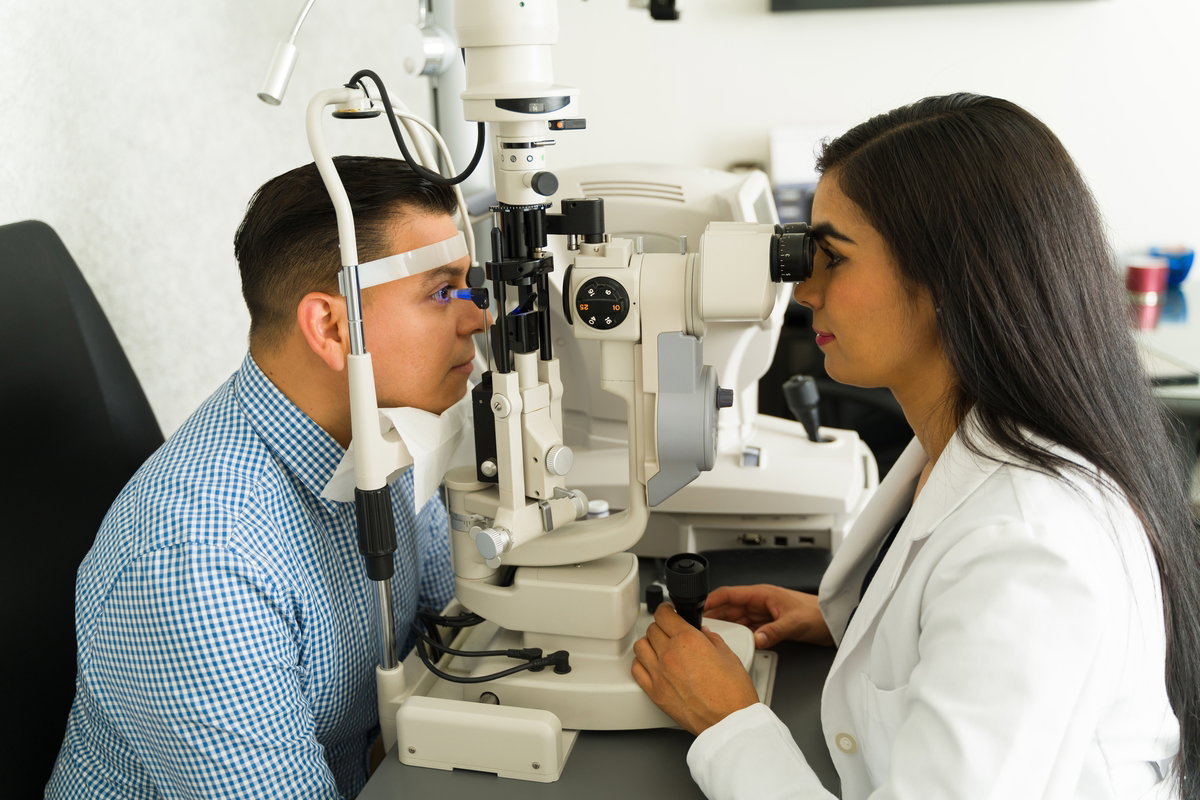 5 remédios caseiros para irritação nos olhos (e como preparar)