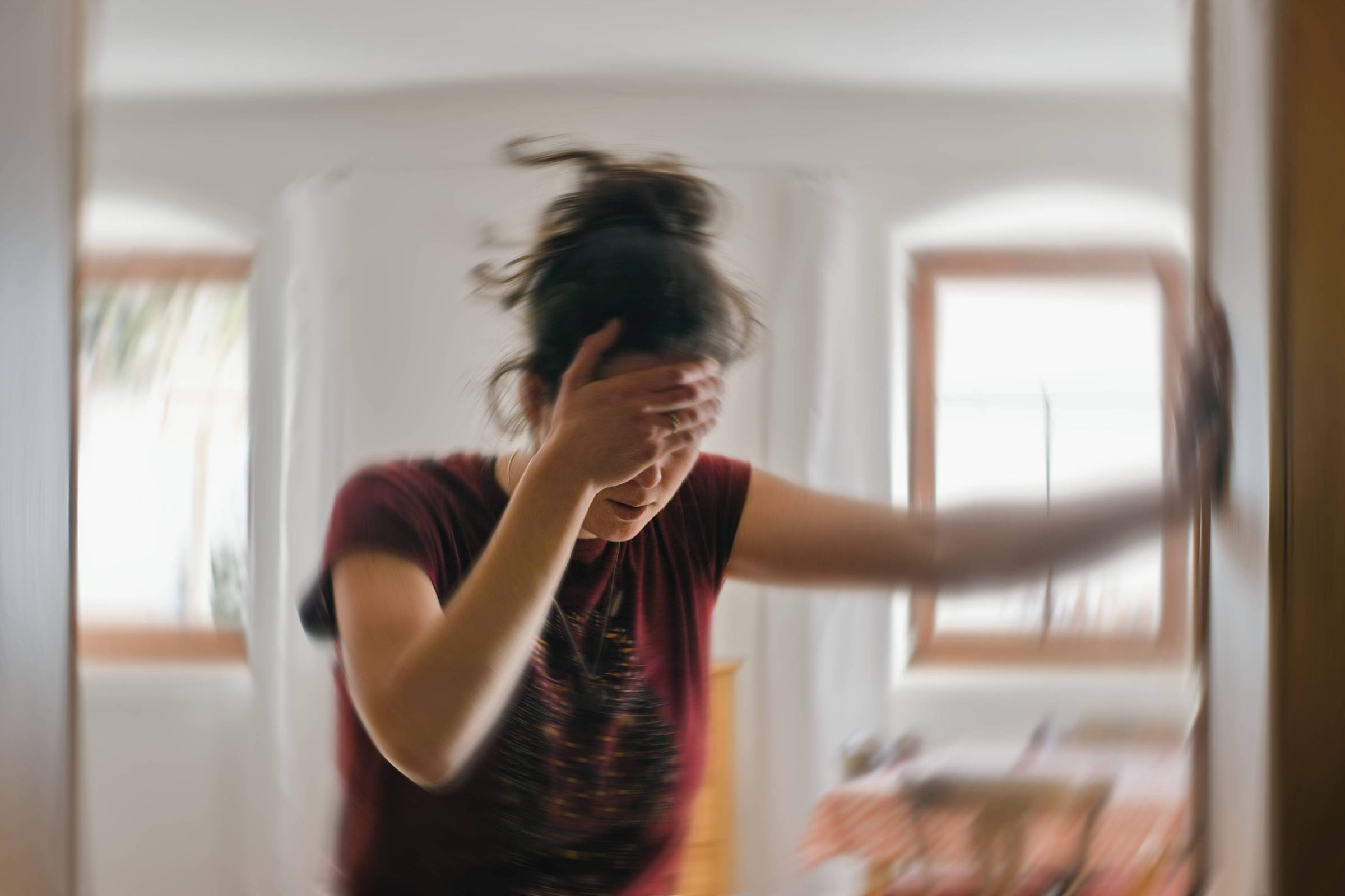 Mulheres com lesão cerebral têm três vezes menos chances de receber encaminhamento, diz estudo