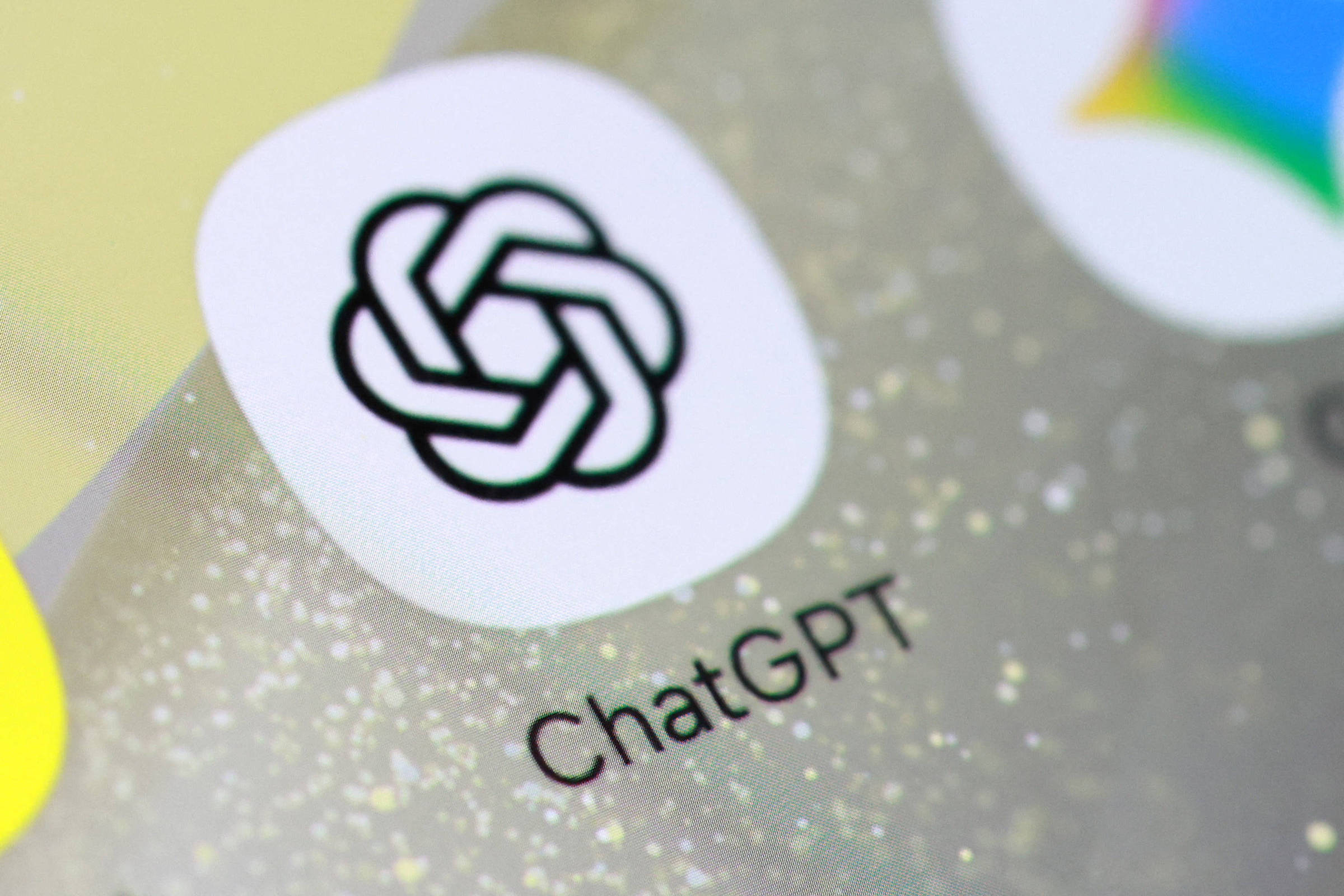 Chatbots podem alimentar delírios típicos de surto psicótico, diz estudo inédito