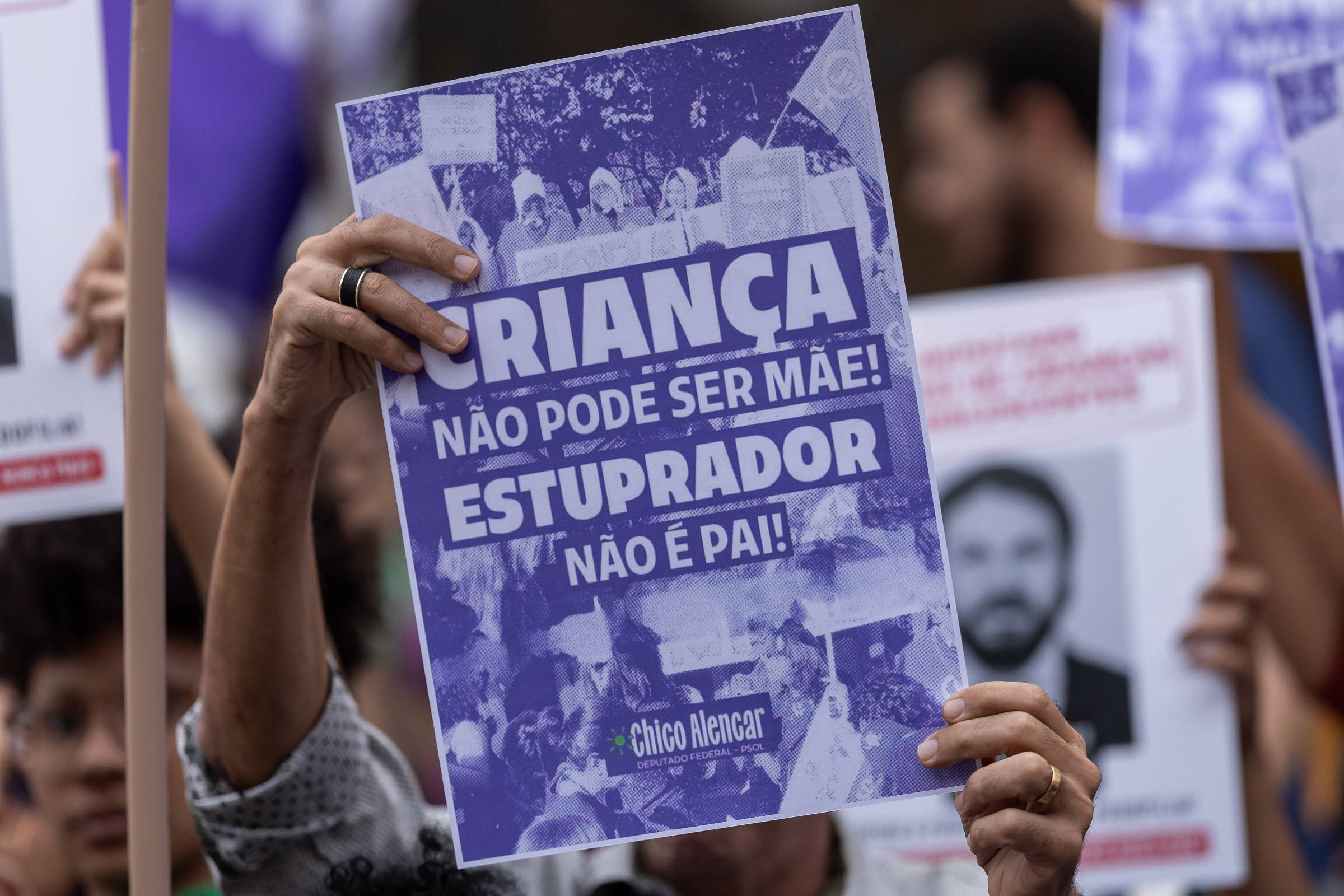 Brasil registra 450 partos de crianças e adolescentes por dia, diz relatório