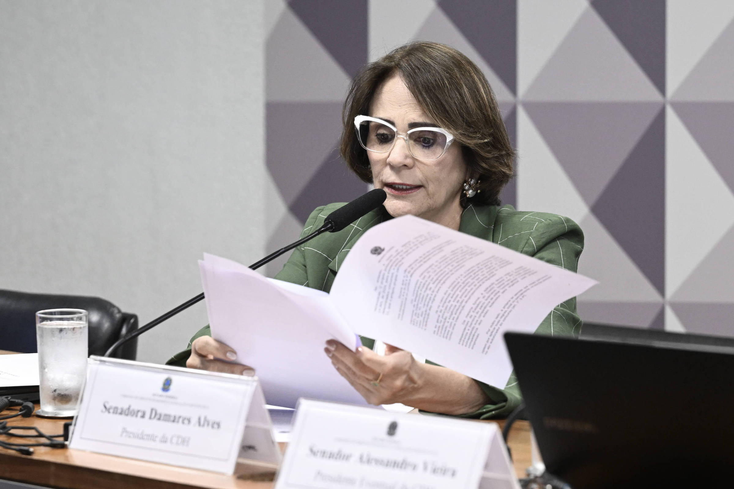 Projeto que derruba resolução sobre aborto legal em crianças e adolescentes avança no Senado