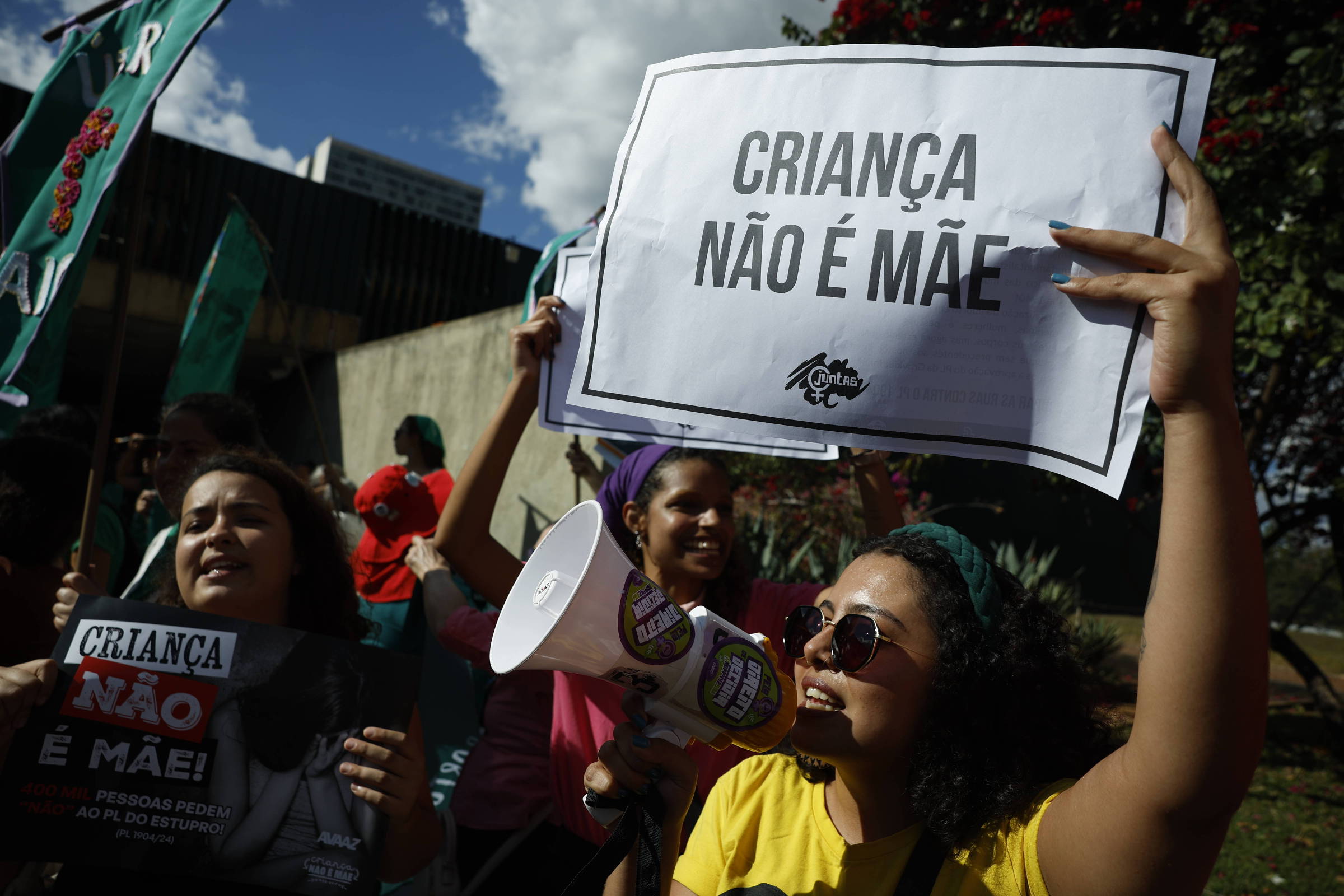 Projeto que dificulta aborto legal em menores de 14 anos entra na pauta do Senado