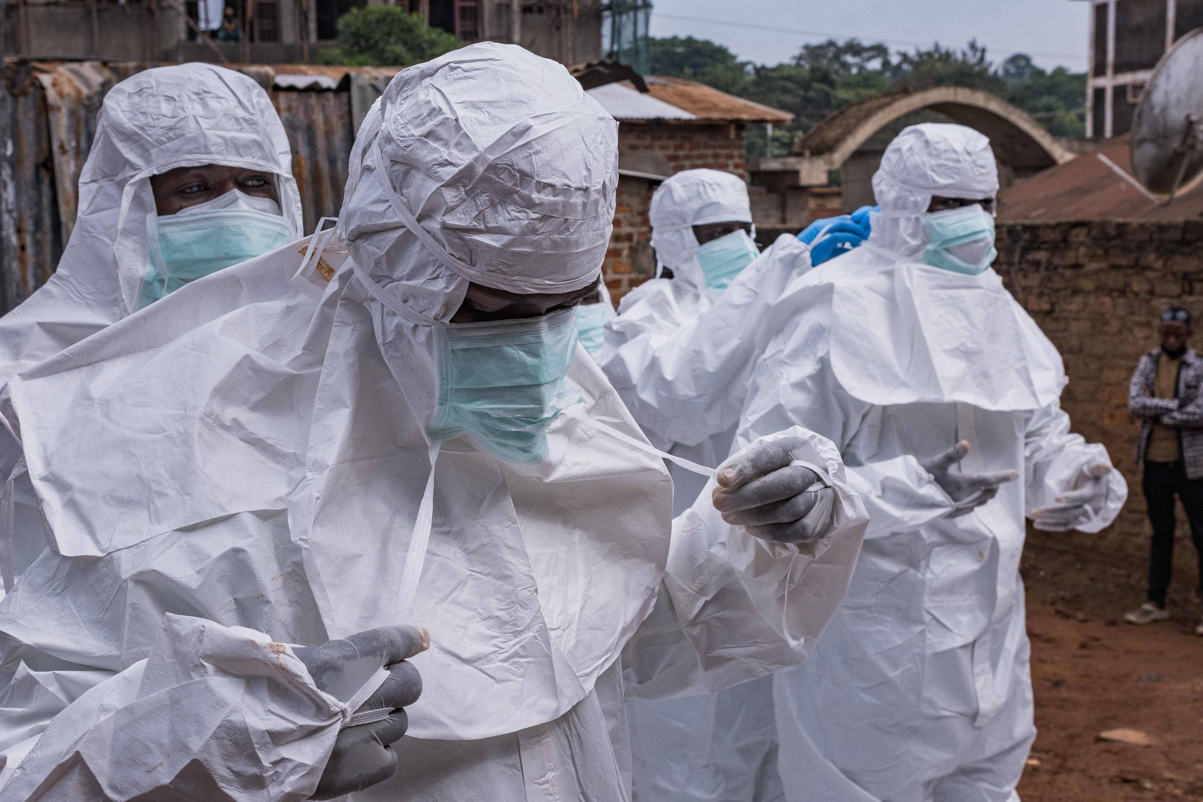 OMS diz que lançará ensaio clínico sobre dois tratamentos contra ebola