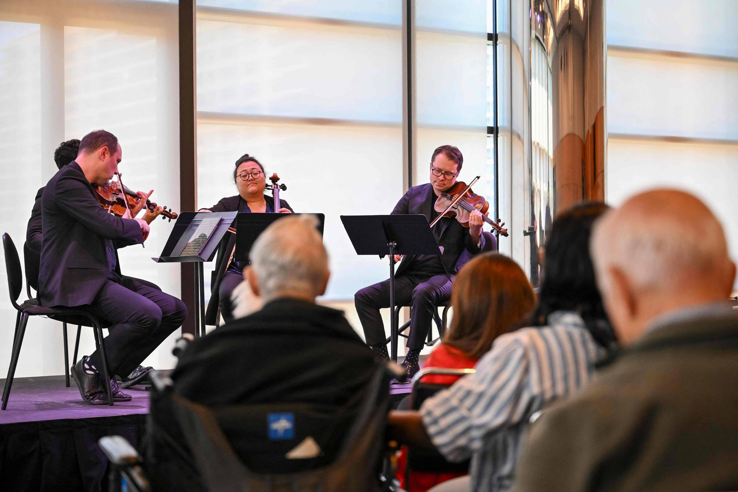 Terapia musical gratuita ajuda na reabilitação de pacientes com demência nos EUA