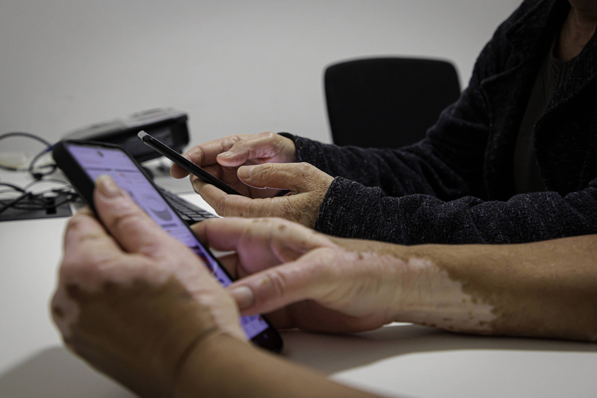 Interagir com tecnologias digitais de forma moderada pode reduzir o risco de deterioração cognitiva